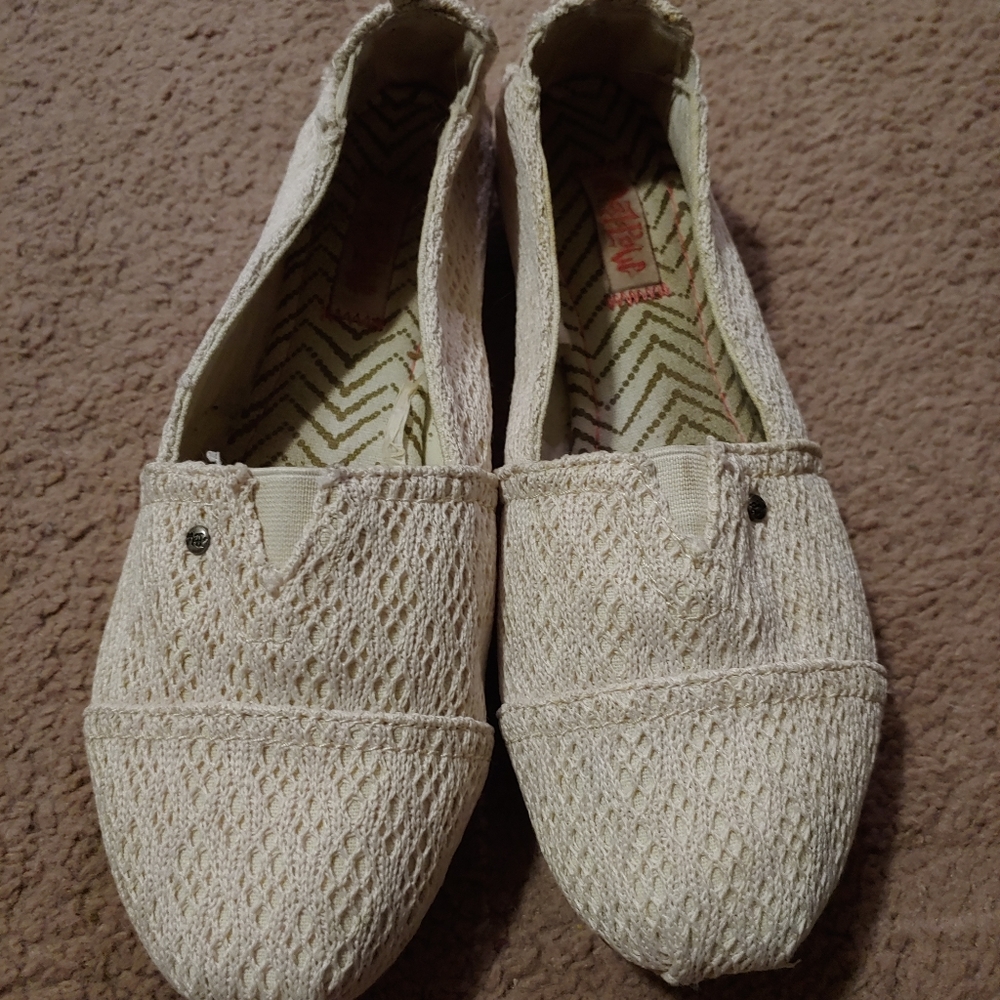 Cream flats